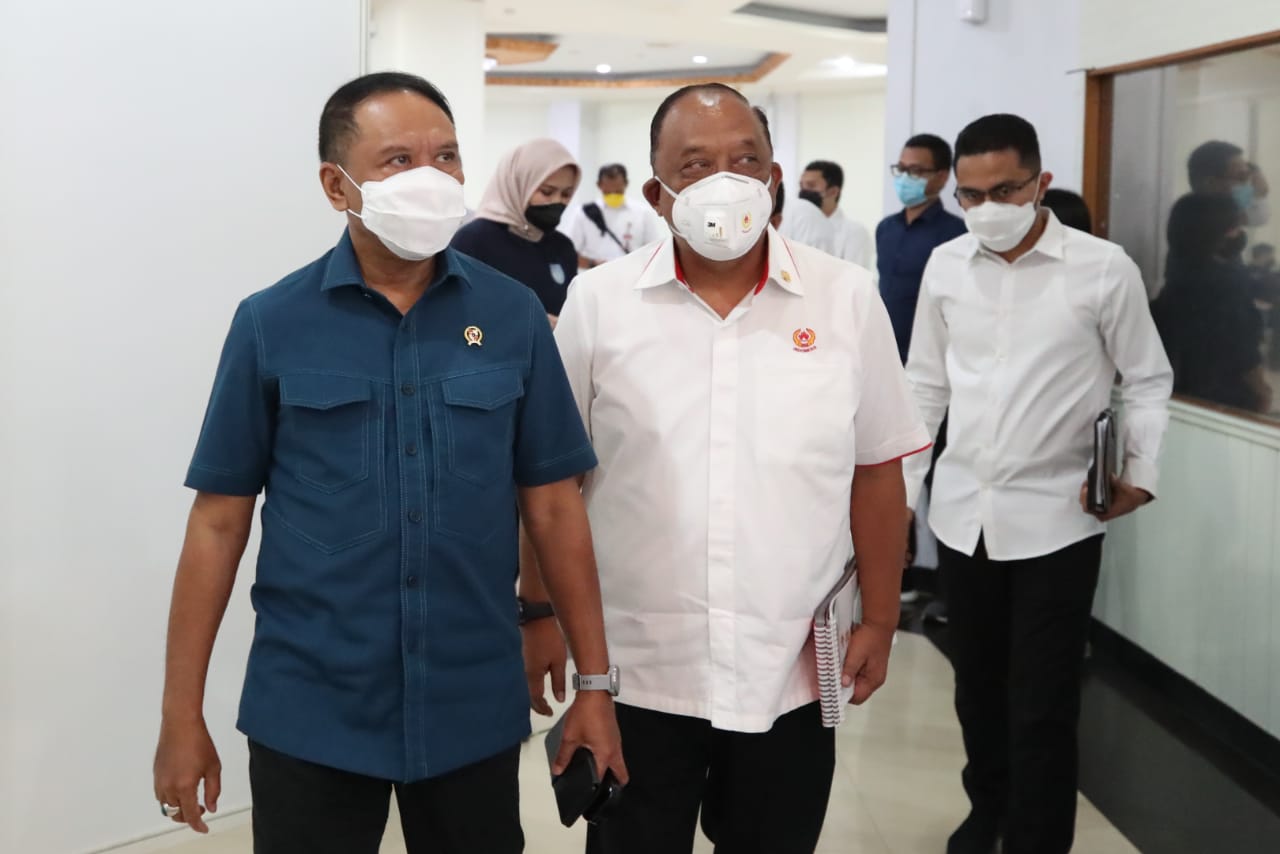 Menteri Pemuda dan Olahraga (Menpora) Zainudin Amali memimpin Rapat Koordinasi dengan Pengurus Pusat Persatuan Bola Basket Seluruh Indonesia (PP PERBASI) di Auditorium Wisma Kemenpora, Jakarta, Kamis (25/2) siang.(foto:putra/kemenpora.go.id)