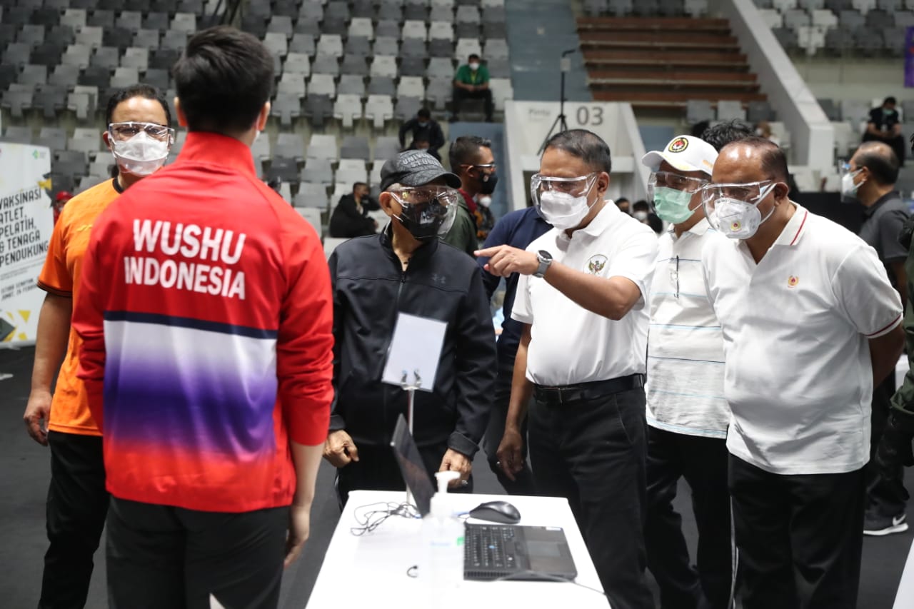 Menteri Pemuda dan Olahraga Republik Indonesia (Menpora RI ) Zainudin Amali hari Jumat (26/2) pagi mendampingi Wakil Presiden RI Ma'ruf Amin untuk melihat langsung pelaksanaan vaksinasi covid-19 untuk para atlet, ofisial dan tenaga pendukung di Istora, Se