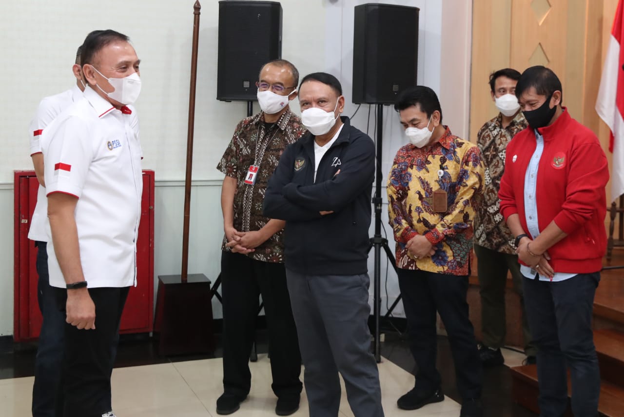 Persatuan Sepak Bola Seluruh Indonesia (PSSI) dan PT Liga Indonesia Baru (PT LIB) tengah mempersiapkan gelaran turnamen pramusim Piala Menpora 2021 yang direncanakan bergulir 21 Maret sampai 25 April 2021. Turnamen ini diharapkan jadi percobaan untuk mend