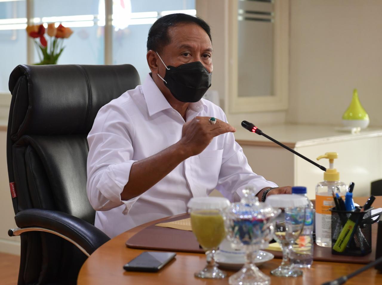 Menteri Pemuda dan Olahraga (Menpora) Zainudin Amali akhirnya turun tangan untuk melobi Polri setelah laga uji coba Timnas U-22 Indonesia gagal menghadapi Tira Persikabo. Laga tersebut mestinya berlangsung pada Rabu (3/3) malam WIB, tetapi batal karena PS