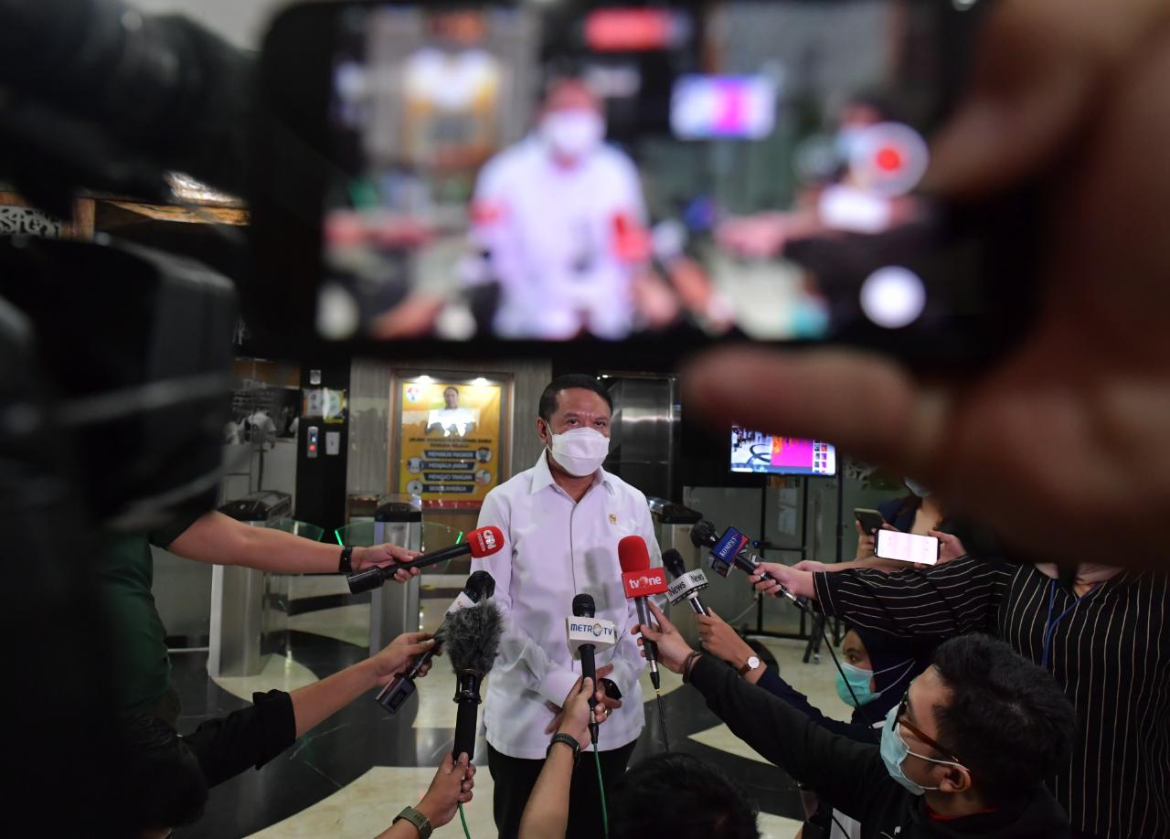 Menteri Pemuda dan Olahraga Republik Indonesia (Menpora RI) Zainudin Amali menilai panitia penyelenggara ajang All England Open 2021 tidak siap melaksanakan turnamen bulu tangkis internasional itu. Menurutnya, sejumlah hal harusnya sudah bisa diantipasi d