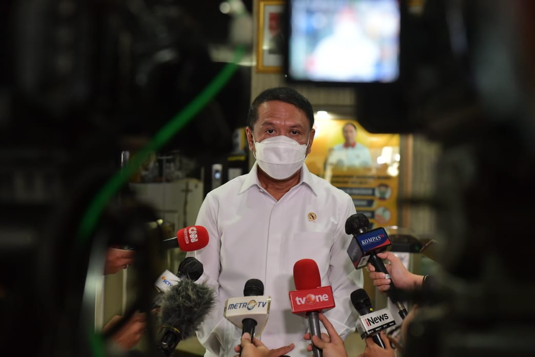 Menteri Pemuda dan Olahraga (Menpora) Zainudin Amali terus memberikan semangat dan motivasi kepada seluruh wakil tanah air yang sedang berjuang di Kejuaraan Bulutangkis All England Open 2021. Menpora Amali pun terus berupaya mendorong PBSI menyelesaikan m