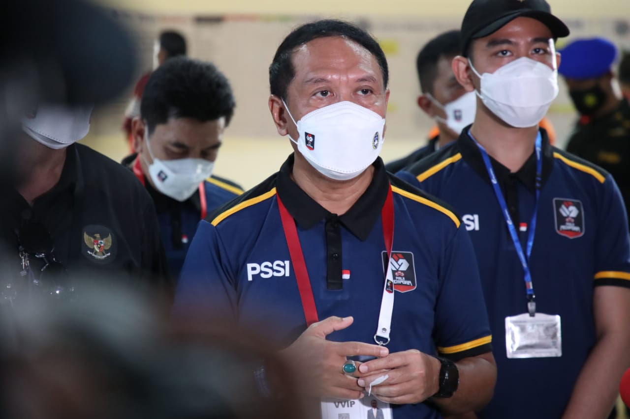 Turnamen sepak bola pra-musim Piala Menpora 2021 telah resmi dibuka oleh Menteri Pemuda dan Olahraga Republik Indonesia (Menapora RI) Zainudin Amali di Stadion Manahan Solo, Jawa Tengah, Minggu (21/3) petang. Menpora Amali didampingi Ketua Umum PSSI Mocha