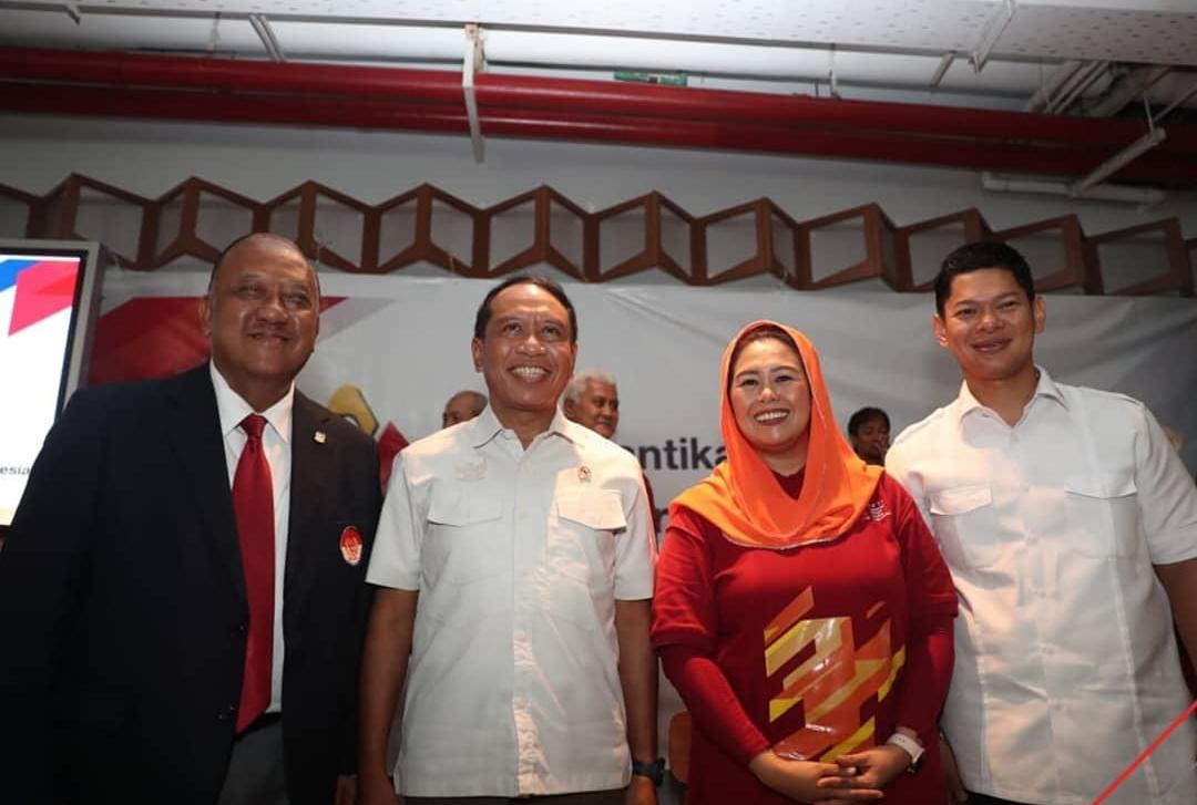 Menteri Pemuda dan Olahraga Republik Indonesia (Menpora RI) Zainudin Amali memuji Ketua Umum Federasi Panjat Tebing Indonesia (FPTI) Zannuba Ariffah Chafsoh atau lebih dikenal dengan Yenny Wahid atas kesukesan atlet Indonesia meraih medali emas dan memeca