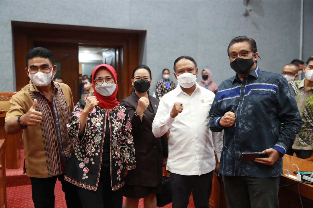 Menteri Pemuda dan Olahraga Republik Indonesia (Menpora RI), Zainudin Amali menghadiri Rapat Kerja dengan Komisi X DPR RI, di ruang rapat Komisi X, Komplek Parlemen, Senayan Jakarta Pusat, Selasa (15/6) siang. Raker kali ini dengan agenda pembahasan lanju