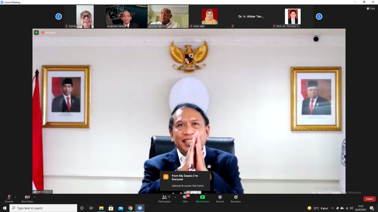 Menteri Pemuda dan Olahraga Republik Indonesia (Menpora RI) Zainudin Amali menghadiri ujian promosi doktor Program Studi Ilmu Filsafat, Fakultas Ilmu Pengetahuan Budaya, Universitas Indonesia secara virtual dari Kemenpora, Jakarta, Senin (26/7). Adapun ma