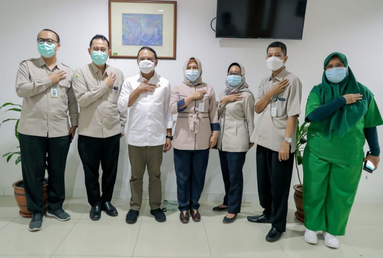 Menteri Pemuda dan Olahraga Republik Indonesia (Menpora RI) Zainudin Amali meminta para dokter dan pihak Rumah Sakit Kanker Nasional Dharmais Jakarta memberikan pelayanan terbaik kepada mantan atlet bulutangkis Indonesia, Verawaty Wiharjo atau dikenal den