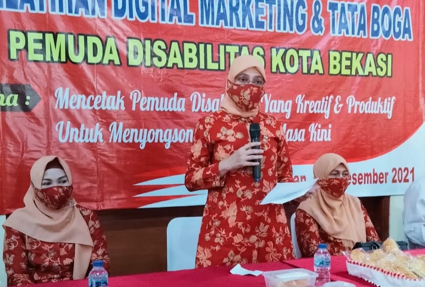 Penasehat Dharma Wanita Persatuan (DWP) Kemenpora Nadiah Amali memberikan motivasi pada Pelatihan Digital Marketing dan Tata Boga yang diikuti para wanita disabilitas. Kegiatan kerja sama dengan Himpunan Wanita Disabilitas Indonesia (HWDI) ini digelar di 
