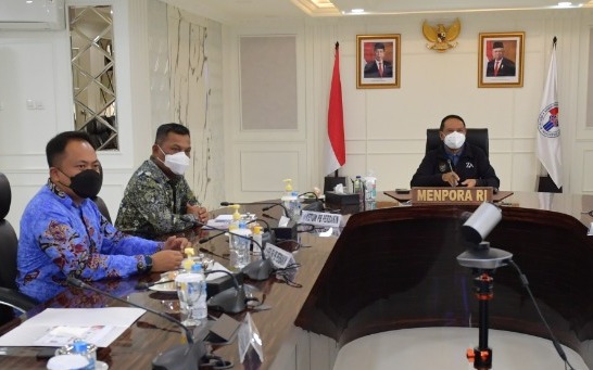 Menpora Amali menyambut baik Kejuaraan Dunia Menembak yang dilaporkan oleh Ketua Umum Pengurus Besar Persatuan Menembak Sasaran dan Berburu Seluruh Indonesia (PB Perbakin) Joni Supriyanto. International Shooting Sport Federation (ISSF) Grand Prix tahun 20