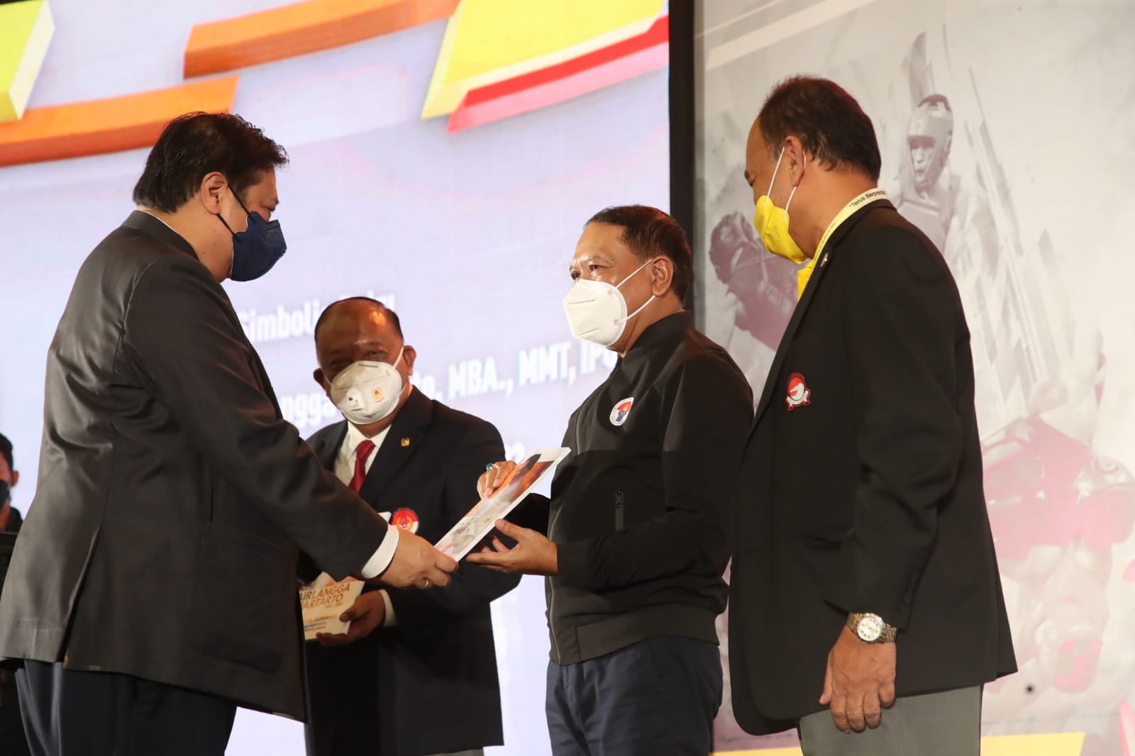 Ketua Umum Pengurus Besar Wushu Indonesia (PBWI) Airlangga Hartarto menyampaikan kebahagiaan karena Cabor Wushu masuk sebagai salah satu olahraga yang dipersiapkan untuk Olimpiade. Hal itu disampaikan saat memberikan sambutan Musyawarah Nasional (Munas) W