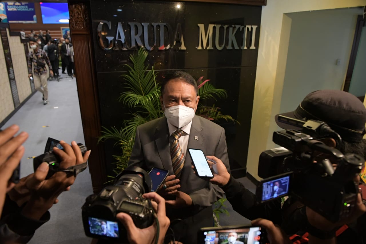 Menteri Pemuda dan Olahraga Republik Indonesia (Menpora RI) Zainudin Amali menyebut dua pemain calon naturalisasi Jordy Amat dan Sandy Walsh bisa membela tim nasional Indonesia dalam durasi cukup lama yakni delapan tahunan.(foto:rayki/kemenpora.go.id)