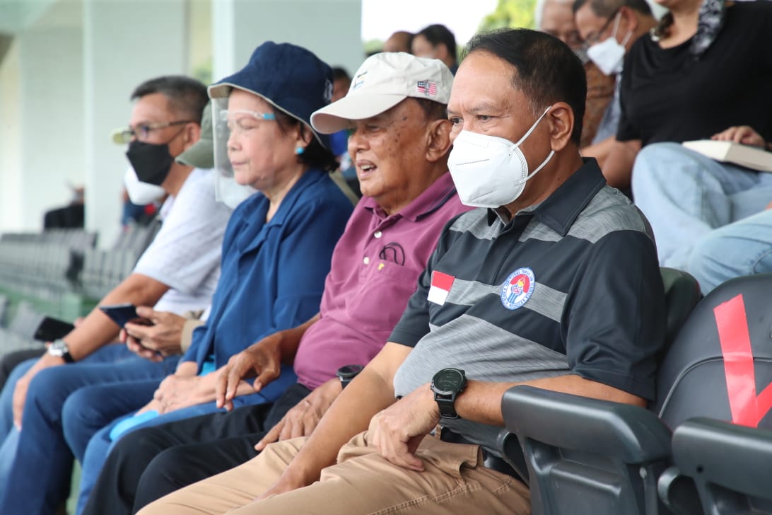 Menteri Pemuda dan Olahraga Republik Indonesia (Menpora RI), Zainudin Amali menyaksikan playoff grup II kejuaraan beregu 'Davis Cup 2022' antara Indonesia VS Venezuela di Stadion Tennis Centre Court, Gelora Bung Karno - Senayan Jakarta, Jumat (4/3) sore. 