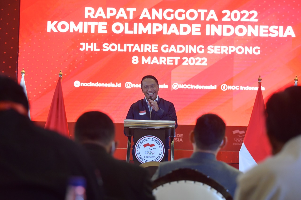 Menteri Pemuda dan Olahraga (Menpora), Zainudin Amali didampingi Deputi Peningkatan Prestasi Olahraga Kemenpora Chandra Bhakti dan Ketua Komite Olimpiade Indonesia (KOI), Raja Sapta Oktohari resmi menutup Rapat Anggota (RA) 2022 Komite Olimpiade Indon