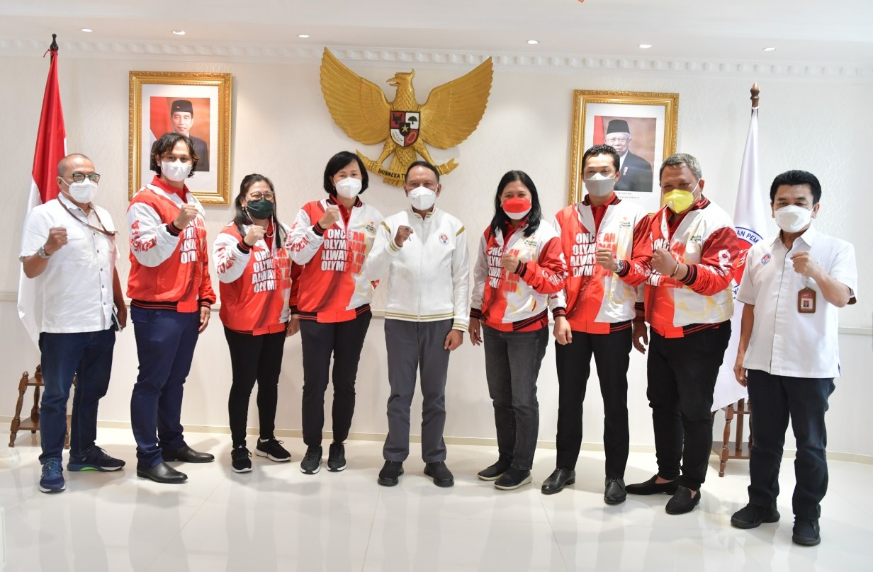 Menteri Pemuda dan Olahraga Republik Indonesia (Menpora RI), Zainudin Amali menerima kunjungan Ketua Umum Indonesian Olympian Association (IOA) Yayuk Basuki dan jajarannya di ruang kerjanya, lantai 10, gedung Graha Pemuda Kemenpora, Selasa (22/3).(foto:ba