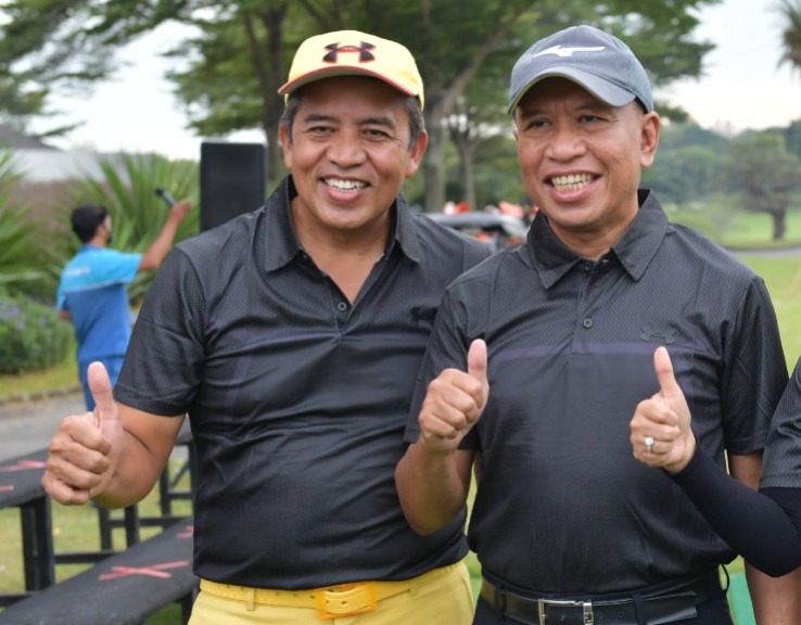 Ketua Umum Sahabat Golf Club (SGC) Imron S Hidayat mengucapkan terima kasih kepada Menpora Amali yang sudah hadir sekaligus membuka CEO Forum Fun N Health Charity Golf Tournament. (foto:bagus/kemenpora.go.id)