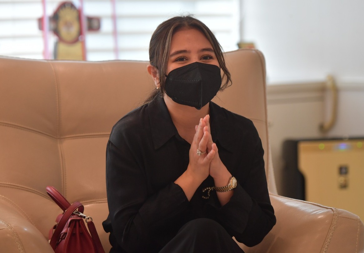 Presiden Persikota Tangerang Prilly Latuconsina ucapkan terima kasih kepada Menpora Amali karena memberikan saran, semangat dan ilmu membangun yang penting sebagai bekalnya mengelola klub sepakbola Persikota Tangerang dan memajukan olahraga tanah air.(fot