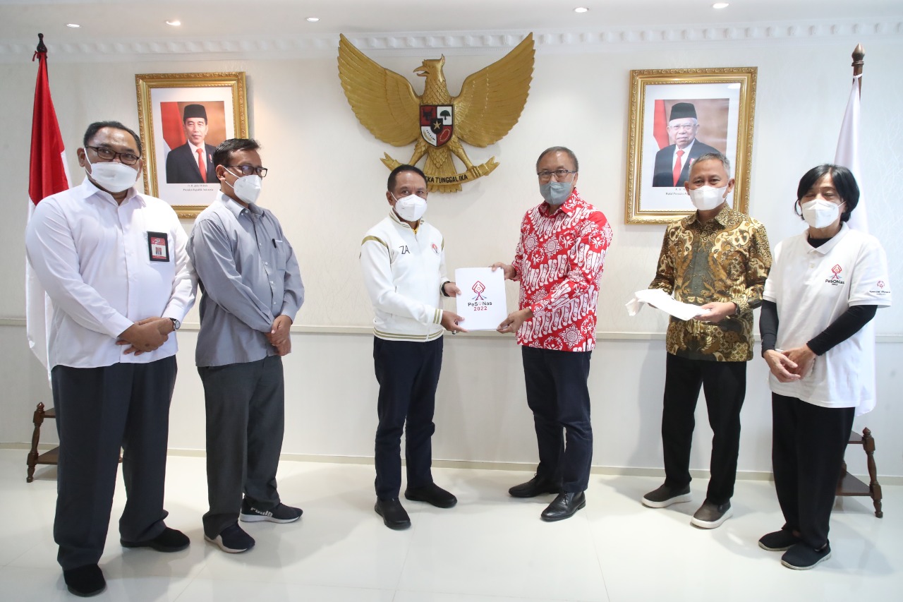 Ketua Umum SOIna Warsito Ellwein dan Ketua Panitia Daerah Ony Suharsono menyampaikan terima kasih kepada Menteri Pemuda dan Olahraga (Menpora) Republik Indonesia Zainudin Amali, saat audiensi di Ruang Kerja Lantai 10 Graha Pemuda Senayan Jakarta Pusat, Ka