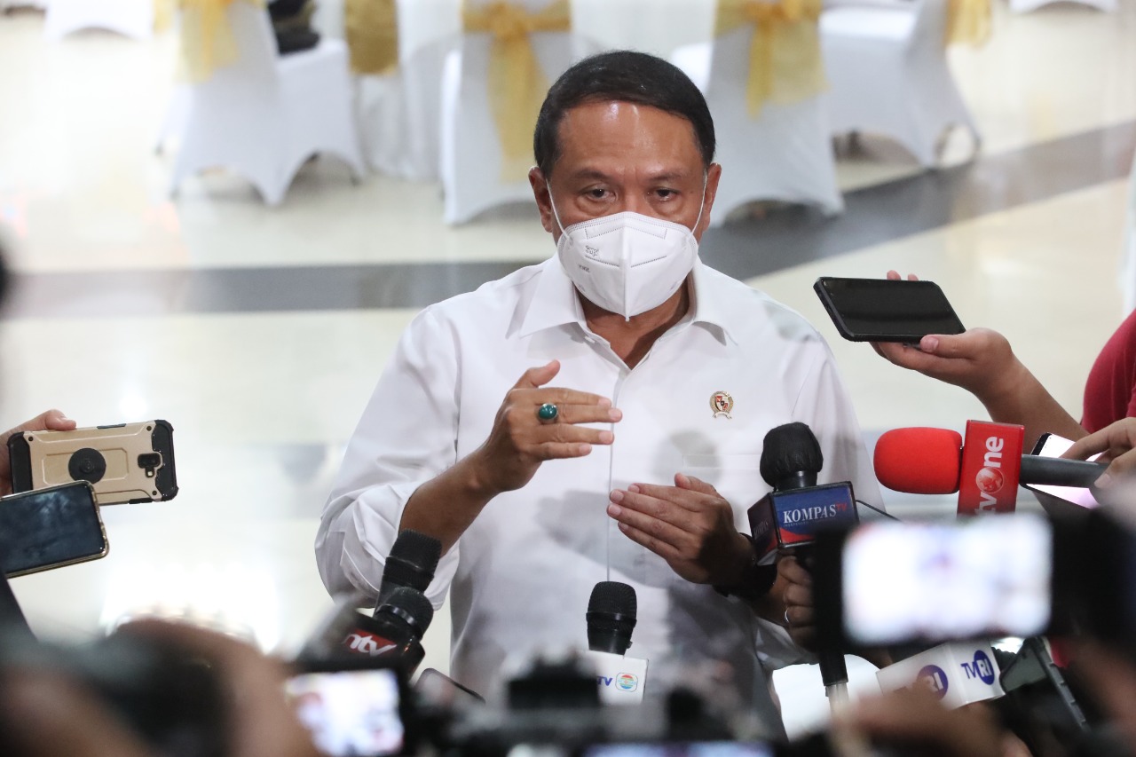 Menteri Pemuda dan Olahraga Republik Indonesia (Menpora RI) Zainudin Amali meyakini kompetisi sepak bola teratas Indonesia yang baru saja rampung digelar, Liga 1 bersih dari praktik-praktik yang tidak fair.(foto:putra/kemenpora.go.id)