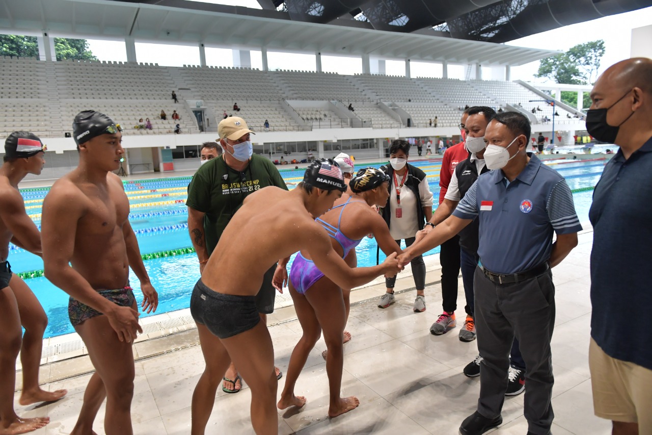 Menteri Pemuda dan Olahraga Republik Indonesia (Menpora RI) Zainudin Amali meninjau pelatnas tim renang Indonesia di Venue Aquatik GBK Senayan, Jakarta Pusat, Senin (25/4) sore. Renang yang menjadi salah satu cabang olahraga masuk dalam Desain Besar Olah