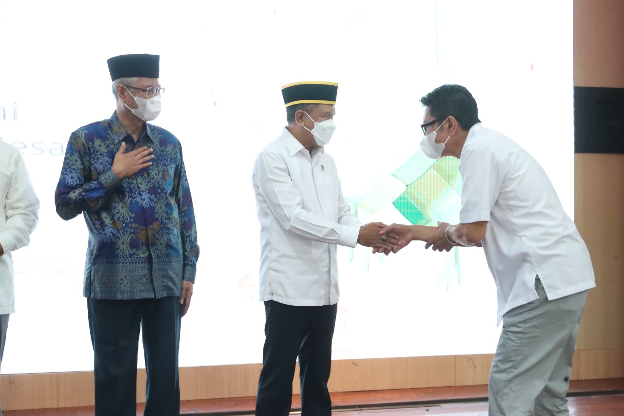 Menteri Pemuda dan Olahraga  Republik Indonesia (Menpora RI), Zainudin Amali menggelar Halalbihalal (Silaturahmi) Idul Fitri 1443 H bersama jajaran pejabat dan pegawai Kemenpora yang sebagian hadir secara virtual Rabu (11/5) pagi di Wisma Kemenpora, Senay