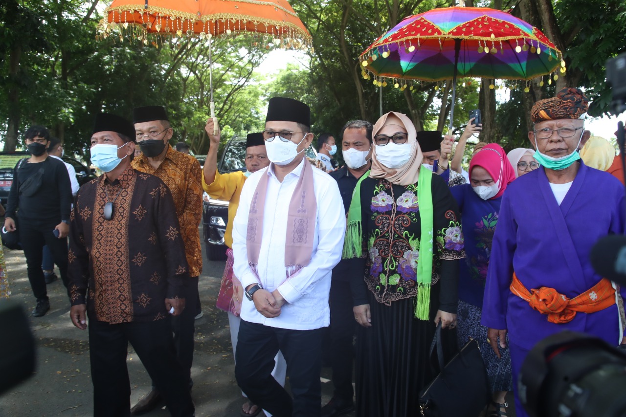 Staf Ahli Bidang Budaya Sportivitas Kementerian Pemuda dan Olahraga Republik Indonesia (Kemenpora RI) Hamka Hendra Noer mulai menjalani tugas barunya sebagai Penjabat Gubernur Gorontalo usai dilantik Menteri Dalam Negeri (Mendagri) Tito Karnavian.(foto:pu