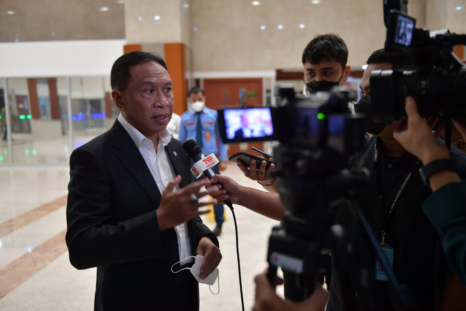 Menteri Pemuda dan Olahraga Republik Indonesia (Menpora RI), Zainudin Amali mengungkapkan sejumlah keuntungan yang didapatkan Indonesia saat menjadi tuan rumah kegiatan olahraga bertaraf internasional.(foto: bagus/kemenpora.go.id)