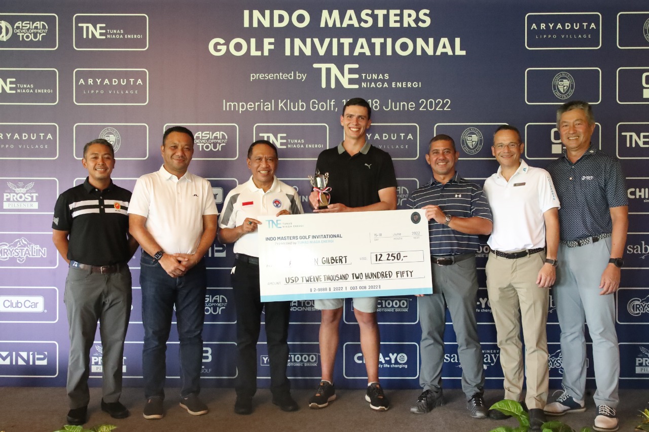 Menteri Pemuda dan Olahraga Republik Indonesia (Menpora RI) Zainudin Amali mengapresiasi terselenggaranya turnamen Indo Masters Golf Invitational di Imperial Klub Golf, Tangerang, Banten, Sabtu (18/6). Menpora Amali juga menyerahkan trofi kepada pemenang 