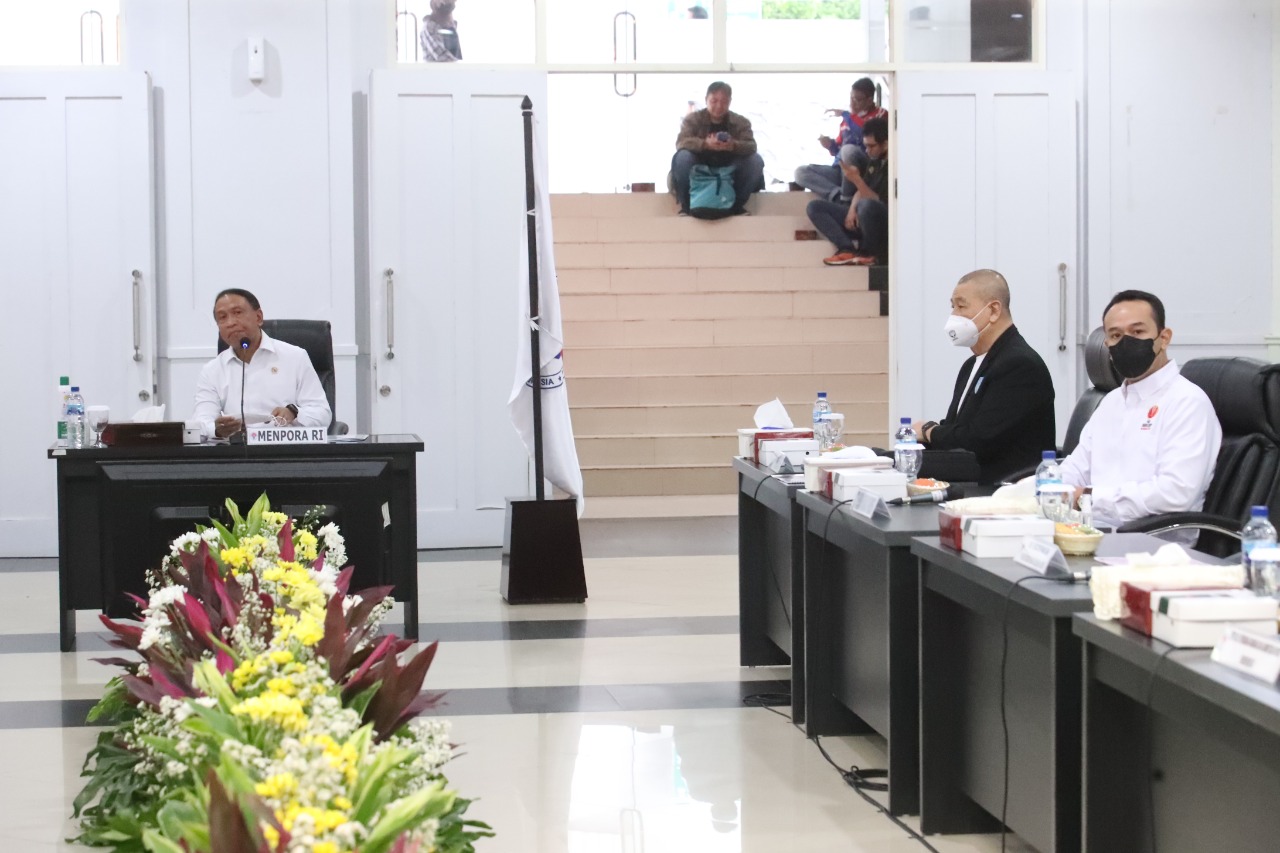 Menteri Pemuda dan Olahraga Republik Indonesia (Menpora RI) Zainudin Amali memimpin rapat koordinasi (rakor) penyelenggaraan FIBA Asia Cup 2022 di Wisma Menpora, Kemenpora, Jakarta, Senin (27/6). Menpora Amali memastikan turnamen tersebut menerapkan proto