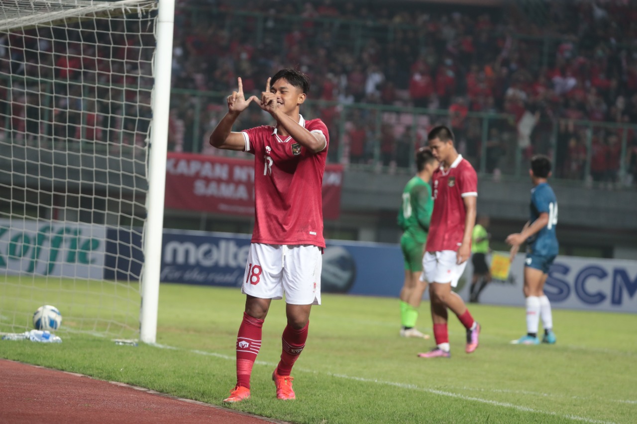 Kementerian Pemuda dan Olahraga Republik Indonesia (Kemenpora RI) mengapresiasi kemenangan Timnas Indonesia atas Brunei Darussalam dalam lanjutan Piala AFF U-19 2022. Garuda Nusantara menang dengan skor telak 7-0. (foto:raiky/kemenpora.go.id)