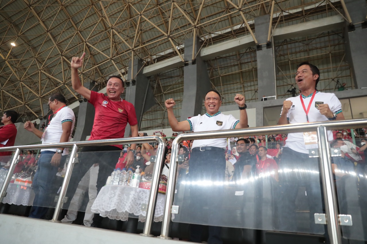 Menteri Pemuda dan Olahraga Republik Indonesia (Menpora RI) Zainudin Amali tetap menaruh bangga dengan timnas U-19 besutan Pelatih Shin Tae-yong (STY). Meski mampu menang telak 5-1 atas Myanmar, Muhammad Ferrari dan kawan-kawan tak lolos ke semifinal Pial