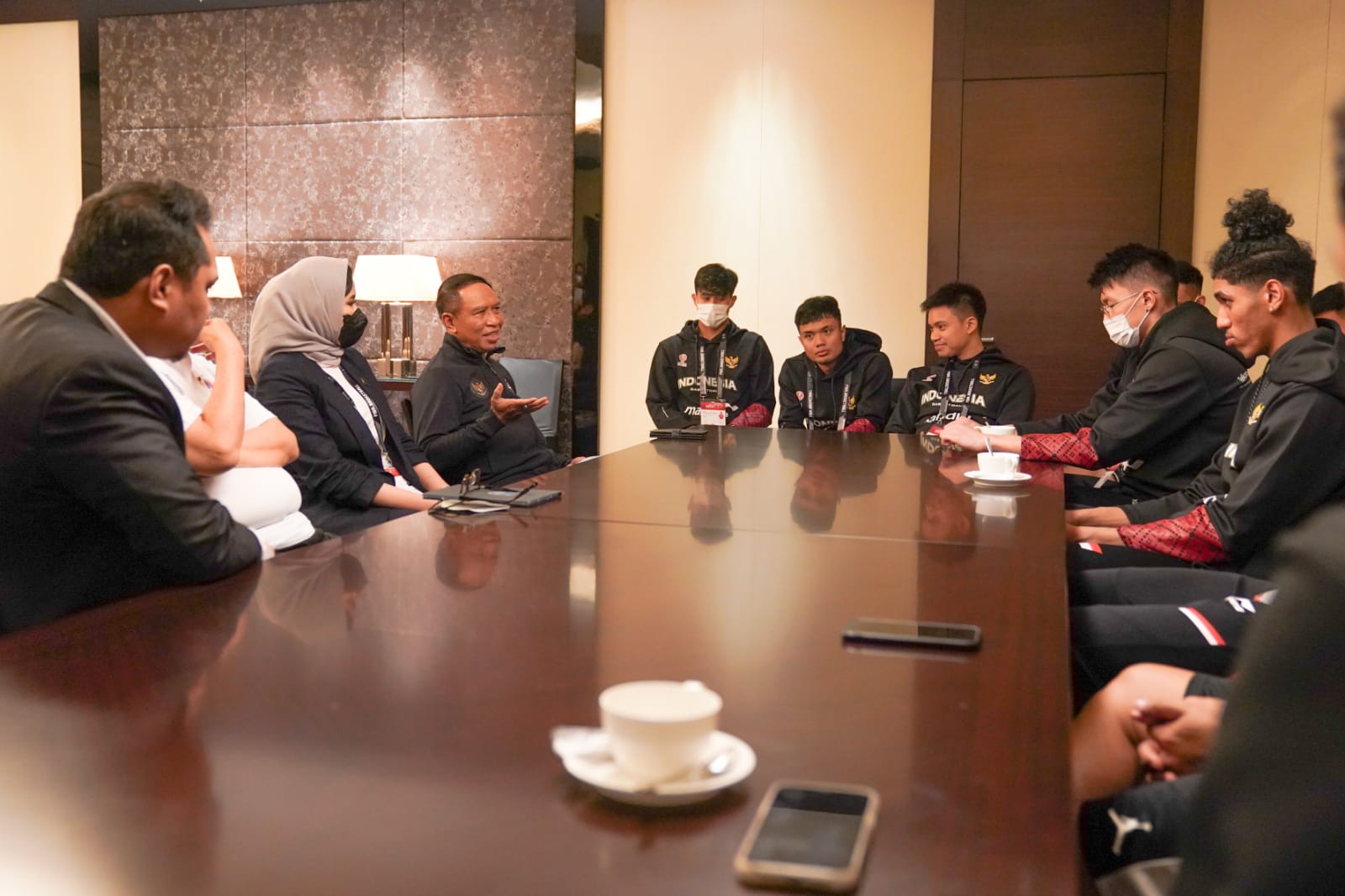 Menteri Pemuda dan Olahraga Republik Indonesia (Menpora RI) Zainudin Amali langsung mendatangi penggawa Timnas Basket Indonesia usai dikalahkan Yordania 65-74. Menpora Amali memberi semangat kepada Marques Bolden dan kawan-kawan untuk menatap laga selanju