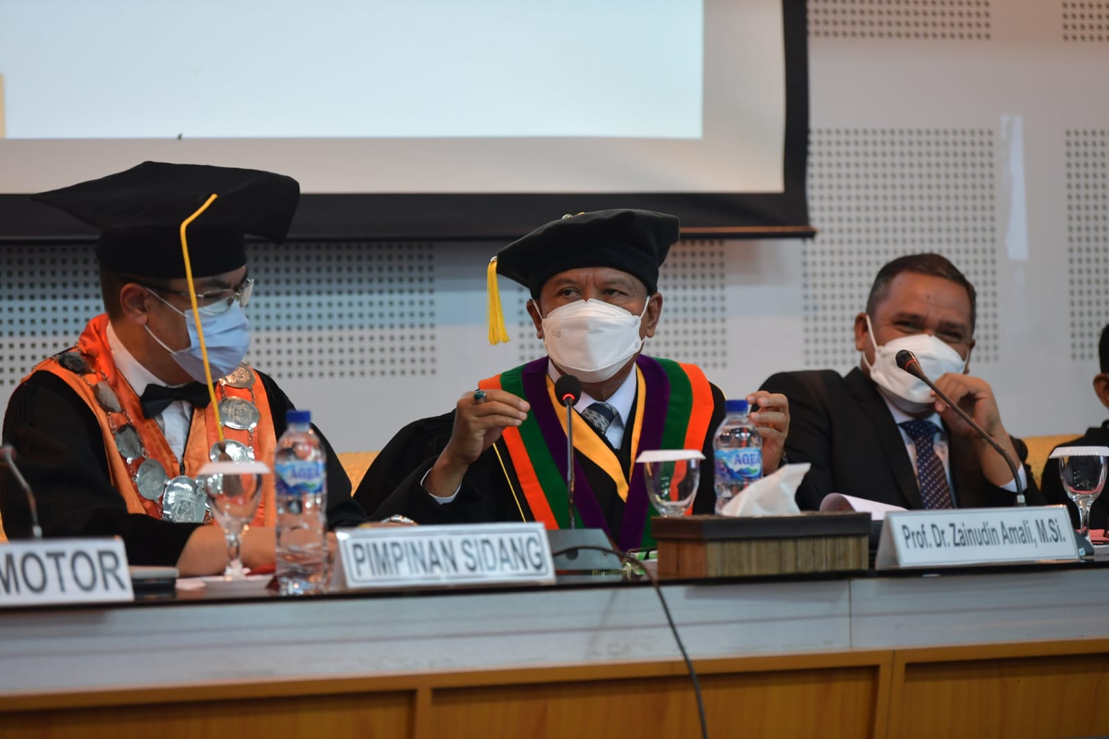 Menteri Pemuda dan Olahraga (Menpora RI) Zainudin Amali menjadi penguji eksternal dalam ujian promosi Doktor Bidang Antropologi, Pascasarjana Fakultas Ilmu Sosial dan Ilmu Politik (FISIP) Universitas Hasanuddin (UNHAS) bagi promovendus Funco Tanipu dengan