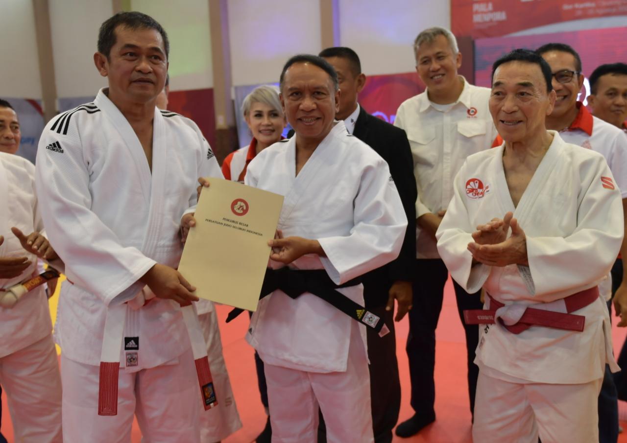 Menteri Pemuda dan Olahraga Republik Indonesia (Menpora RI), Zainudin Amali menghadiri sekaligus meninjau Kejuaraan Nasional (Kejurnas) Judo Senior Perorangan dan Kata Menpora Cup 2022 di Gelanggang Olahraga (GOR) Kartika Divisi 1 Kostrad Cilodong Depok, 
