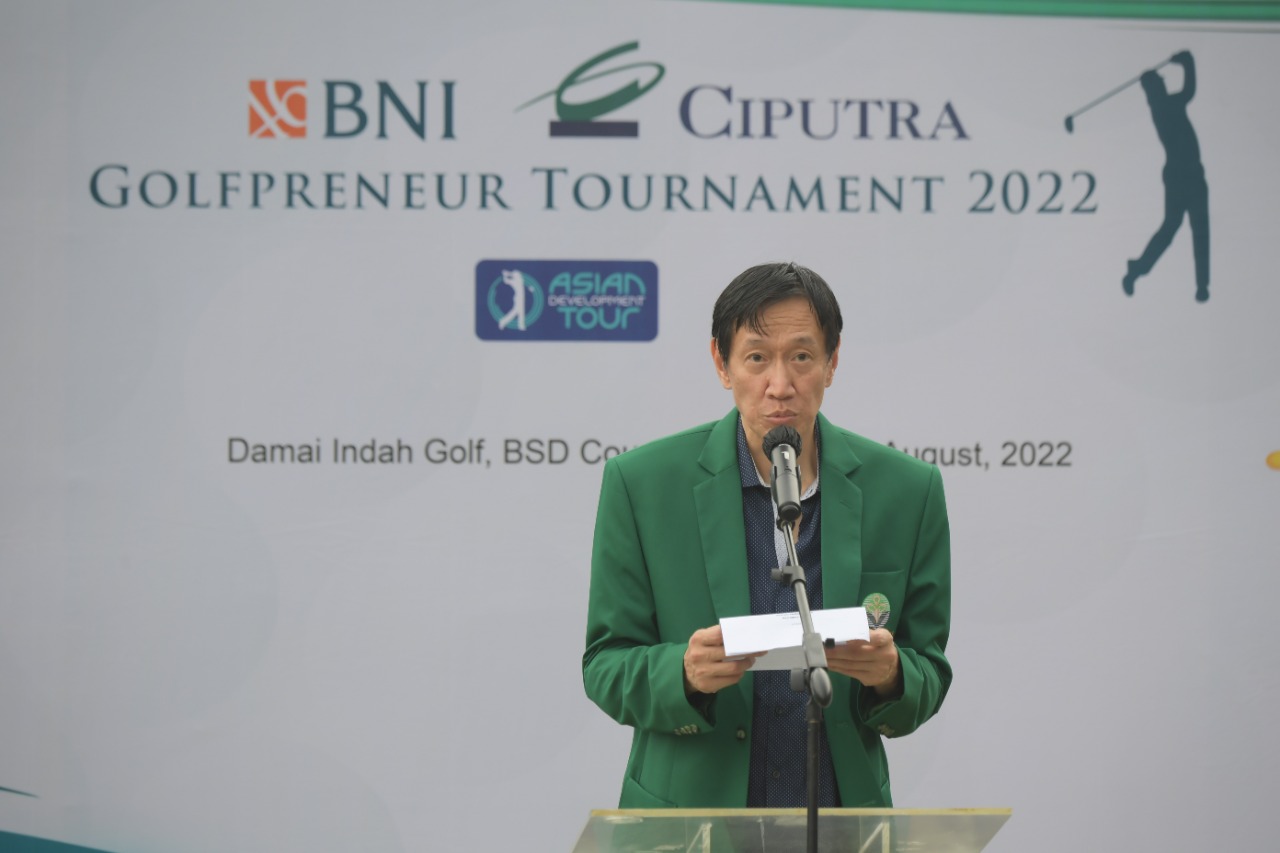 Managing Director Ciputra Group, Candra Ciputra mengucapkan terima kasih kepada Menteri Pemuda dan Olahraga Republik Indonesia (Menpora RI) Zainudin Amali yang selalu mendukung yang  perkembangan prestasi golf Indonesia.(foto:raiky/kemenpora.go.id)