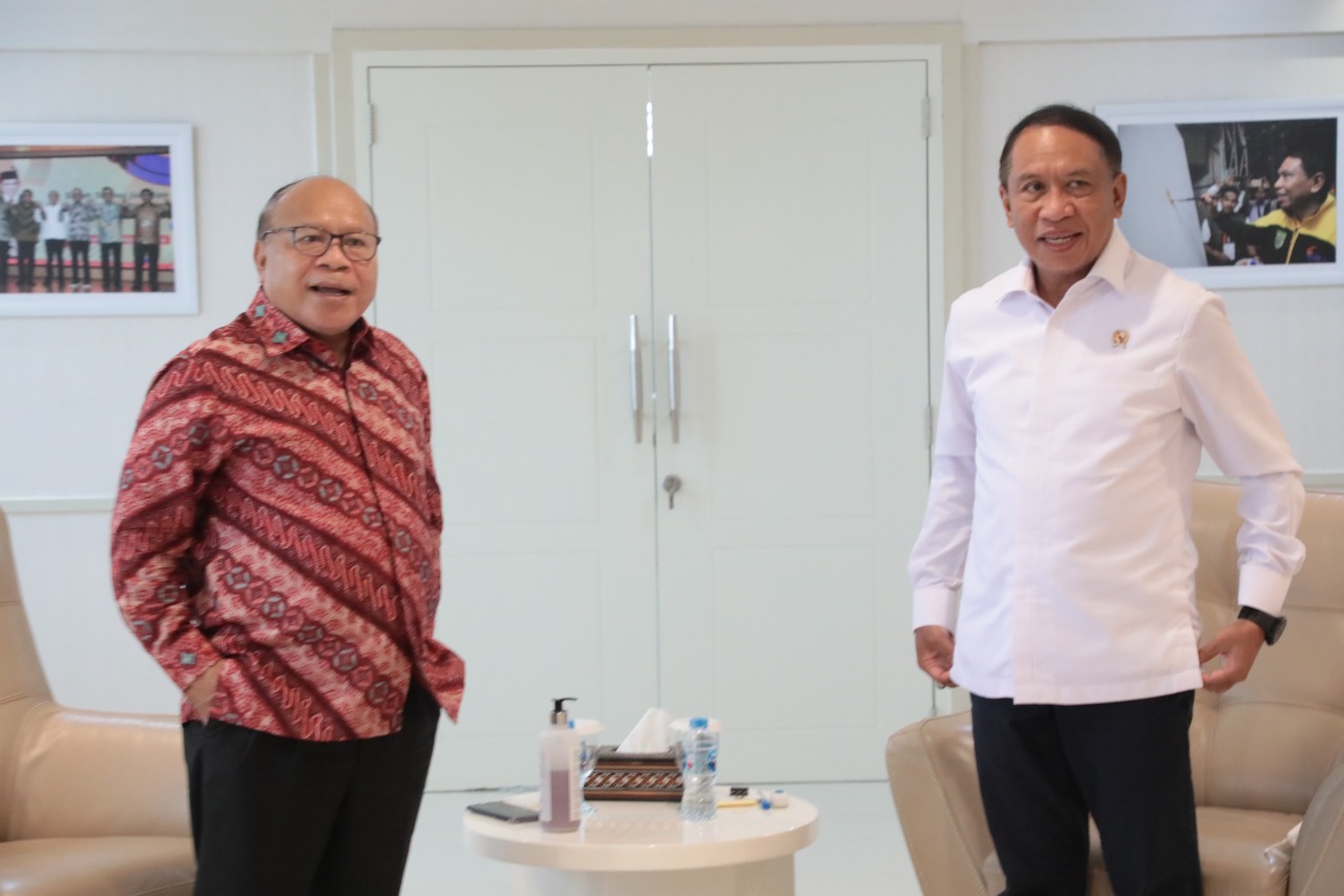Presiden Direktur Metro TV Don Bosco Selamun memberikan apresiasi dan rasa bangga atas prestasi yang diraih Menteri Pemuda dan OLahraga (Menpora) Zainudin Amali. (foto:putra/kemenpora.go.id)