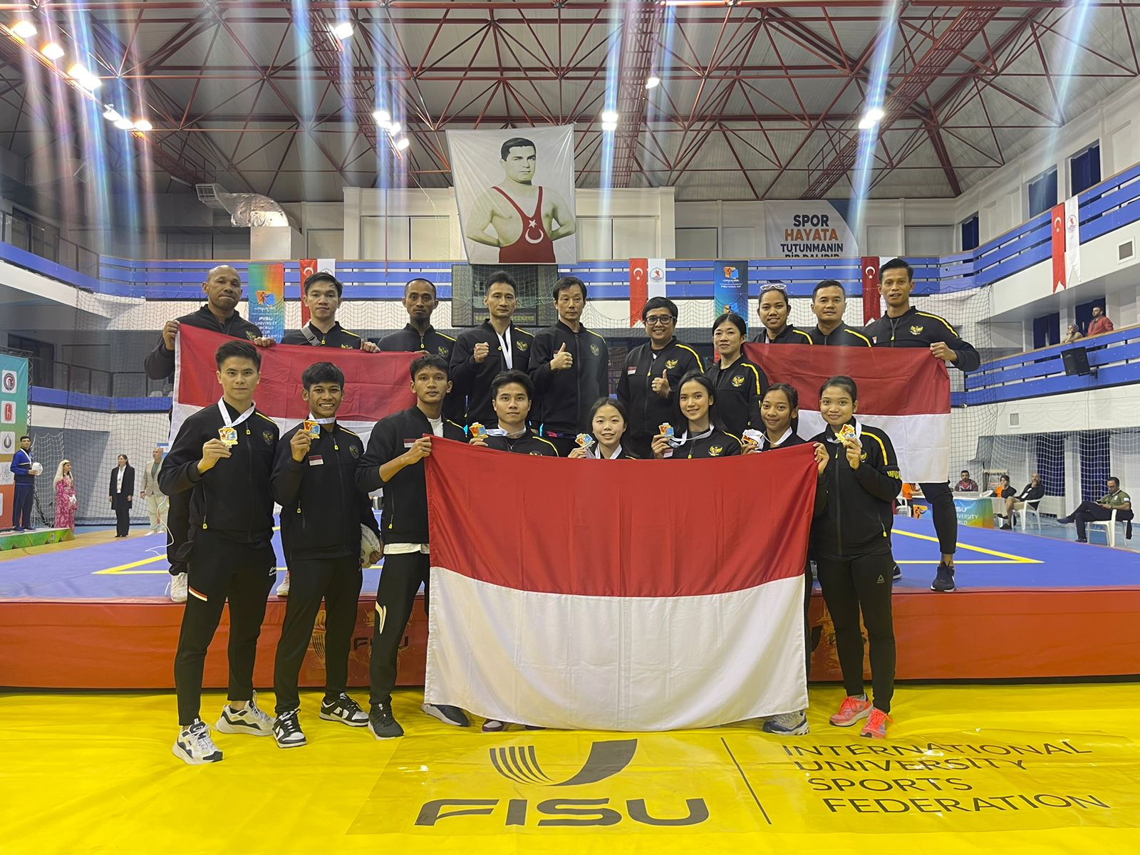 Tim Nasional (Timnas) Wushu Indonesia berhasil meraih 4 medali emas dan 2 perak pada World University Sport Combat Games 2022 di Turki, 21-26 September 2022.  Pelatih Kepala Timnas Wushu Indonesia, Novita mengatakan ke 5 medali emas yang sudah direngkuh o