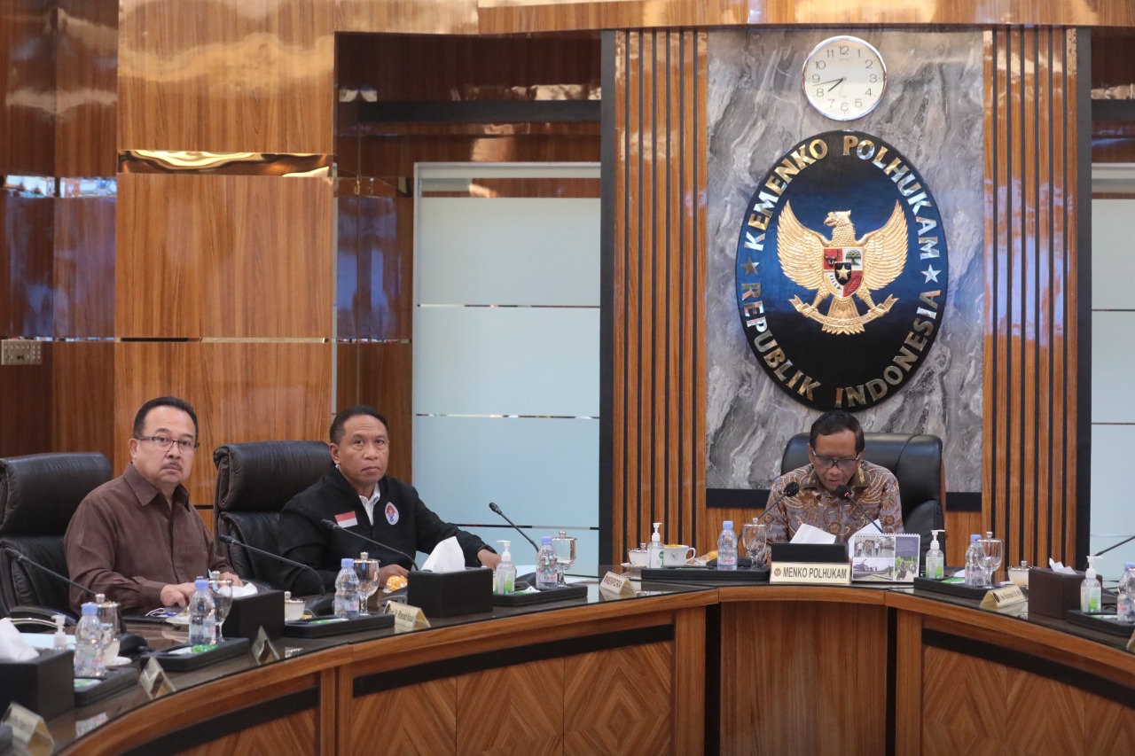 Dalam kapasitas sebagai Wakil Ketua Tim Gabungan Independen Pencari Fakta (TGIPF) Tragedi Kanjuruhan, Menteri Pemuda dan Olahraga Republik Indonesia Zainudin Amali mengikuti rapat perdana yang dipimpin Ketuanya Menko Polhukam Mahfud MD, di Kantor Menko Po