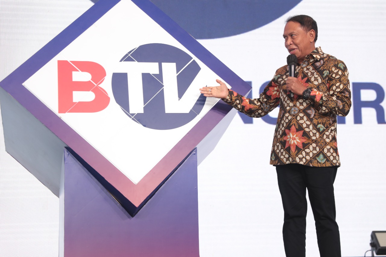 Menteri Pemuda dan Olahraga Republik Indonesia Zainudin Amali bersama Menteri Komunikasi dan Informatika Johnny G Plate, dan Executive Chairman B Universe Enggartiasto Lukita meluncurkan Berita Satu TV News Channel (BTV) di Jakarta Convention Center, Rabu