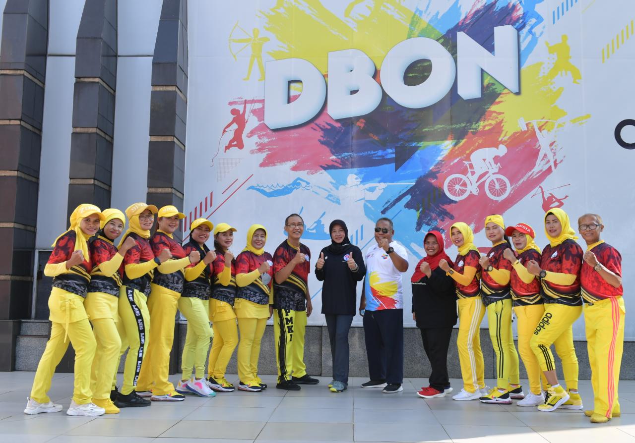 Menuju Indonesia bugar di  tahun  2045, Kementerian Pemuda dan Olahraga Republik Indonesia (Kemenpora RI) terus melaksanakan agenda rutin senam di hari Krida. Senam ini dilaksanakan di halaman Kantor Kemenpora, Jumat (14/10).(foto:bagus/kemenpora.go.id)