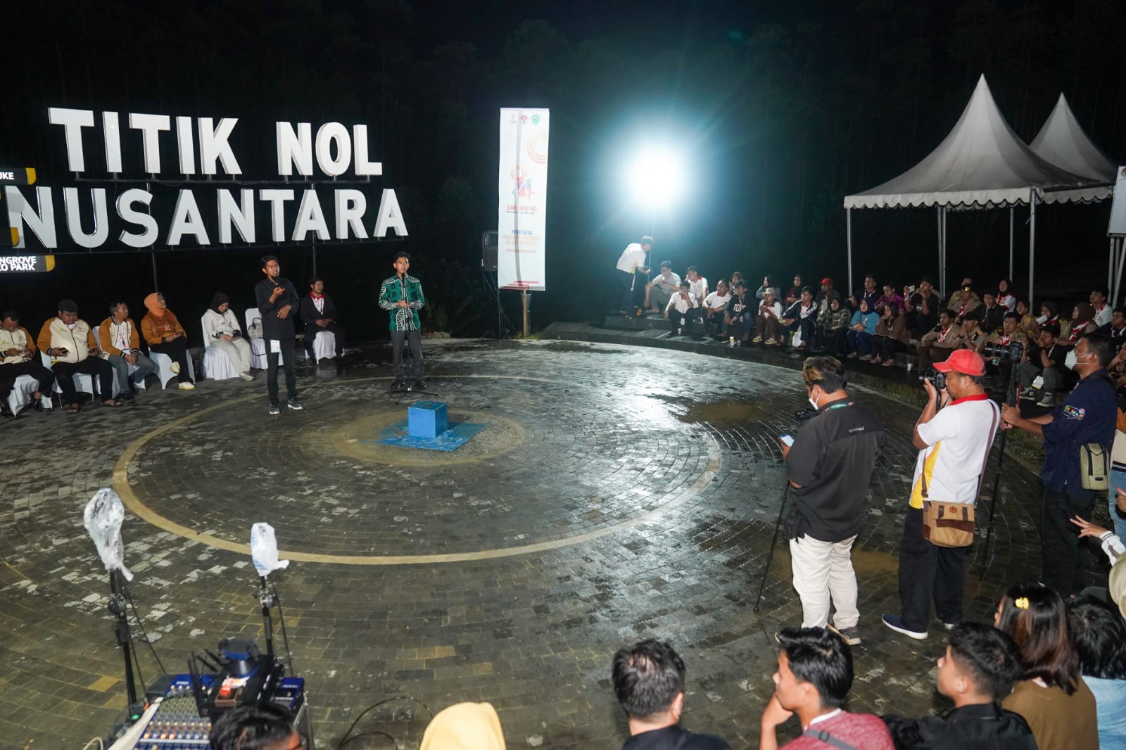 Kementerian Pemuda dan Olahraga Republik Indonesia (Kemenpora RI) menggelar diskusi bersama peserta kirab pemuda di Ibu Kota Nusantara (IKN), Kabupaten Penajam Paser Utara, Kalimantan Timur, Kamis (27/10). Diharap pertemuan ini melahirkan gagasan yang bai