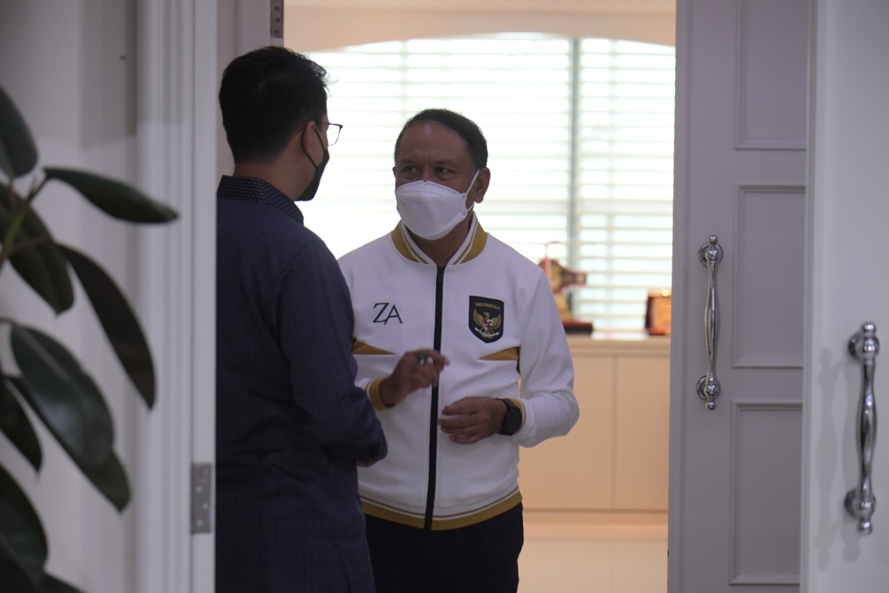 Menteri Pemuda dan Olahraga Republik Indonesia (Menpora RI) Zainudin Amali berkoordinasi dengan FIFA terkait pemakaian Stadion Utama Gelora Bung Karno (SUGBK) untuk ajang Piala AFF 2022. Koordinasi ini dilakukan mengingat stadion tersebut nantinya akan di