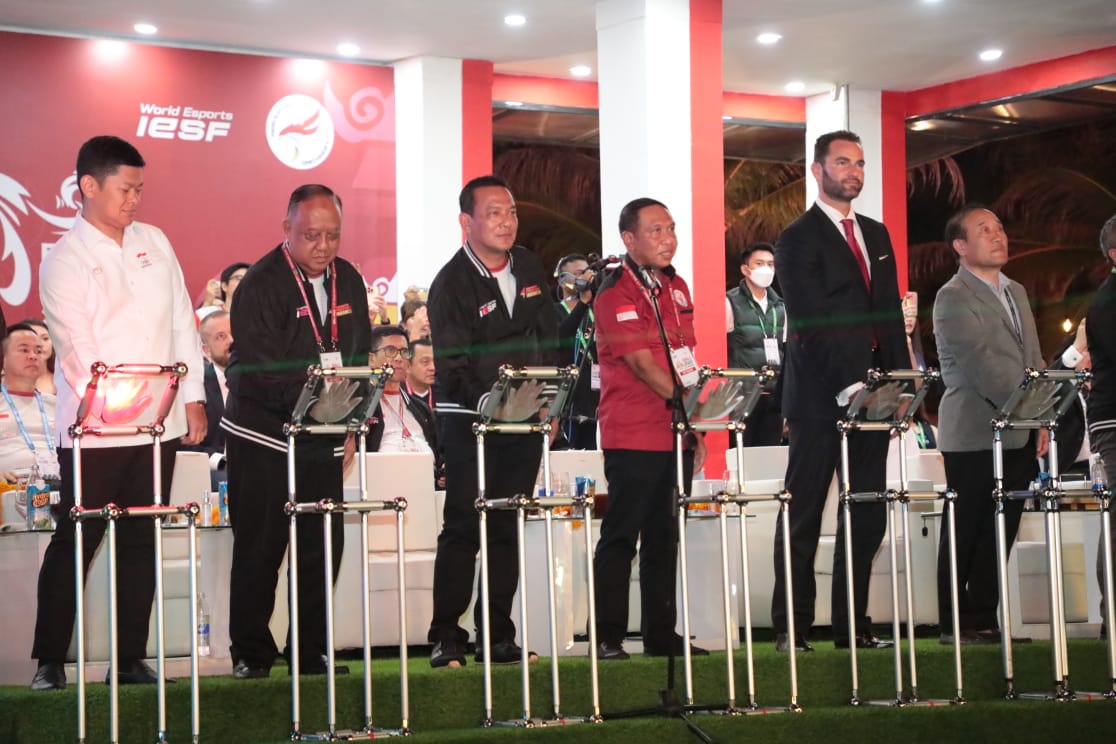 Menteri Pemuda dan Olahraga Republik Indonesia (Menpora RI) Zainudin Amali membuka Kejuaraan Dunia Esports ke-14 tahun 2022 di Merusaka Nusa Dua, Kabupaten Badung, Bali (2/12) malam. Menpora Amali sangat mengapresiasi kejuaraan dunia esport yang diselengg