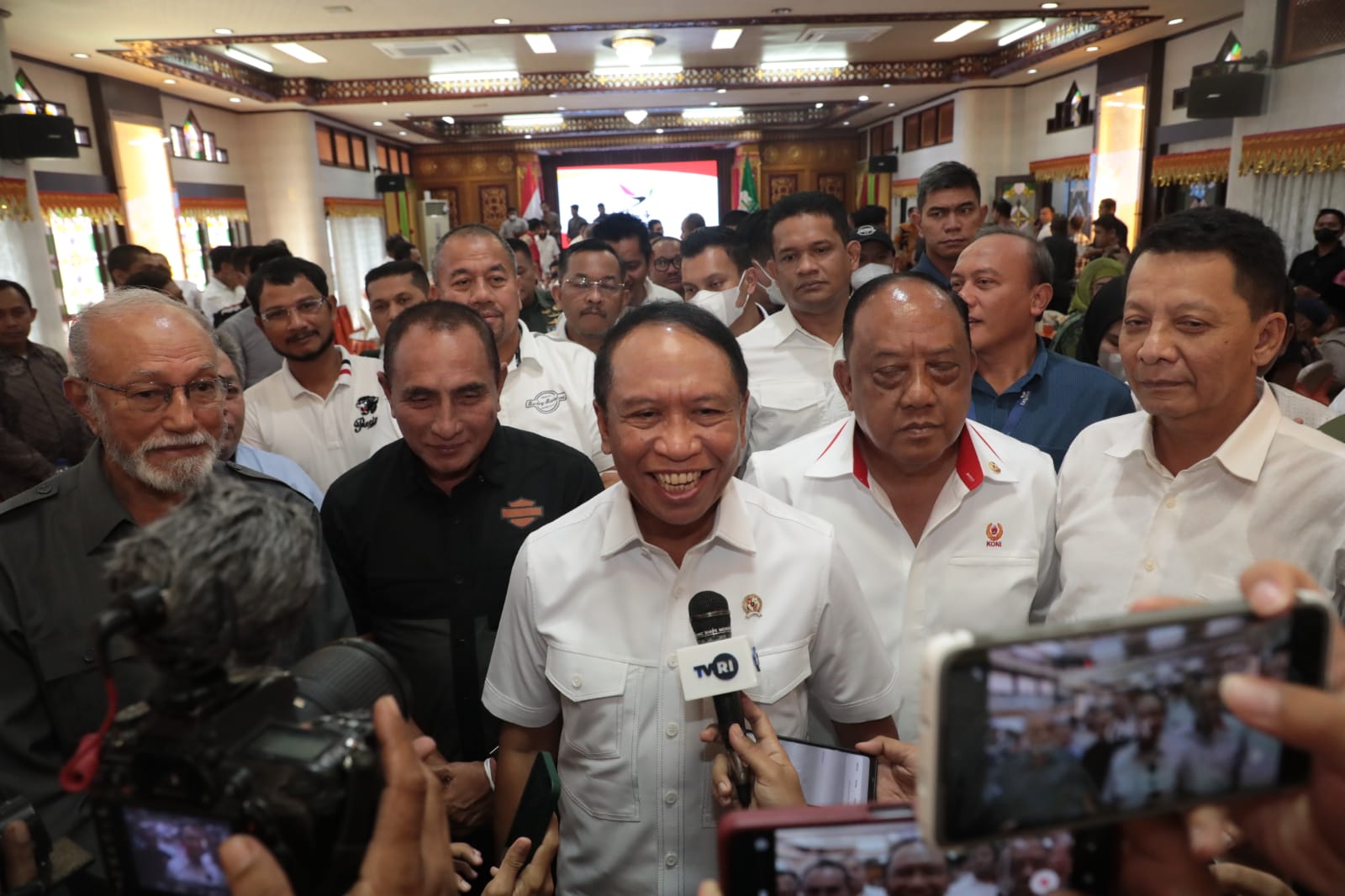 Menteri Pemuda dan Olahraga Republik Indonesia Zainudin Amali memberikan arahan pada penyampaian Laporan Kesiapan Pekan Olahraga Nasional (PON) ke-21 Aceh-Sumut 2024, di Pendopo Gubernur Aceh, Sabtu (24/12) siang. (foto:putra/kemenpora.go.id)