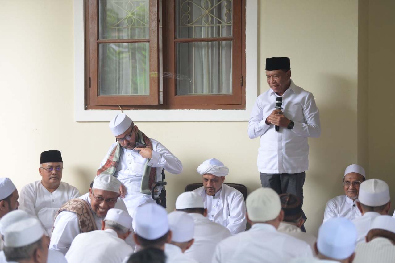 Menteri Pemuda dan Olahraga Republik Indonesia (Menpora RI) Zainudin Amali menghadiri  peringatan  Maulid Nabi Muhammad SAW dan Haul Almarhum Habib Muchdar bin Ahmad Alhamid ke-44/Almarhumah Aisyah Binti Sodiq Alaydrus ke-3  di Kompleks Taman Laguna, Cibu