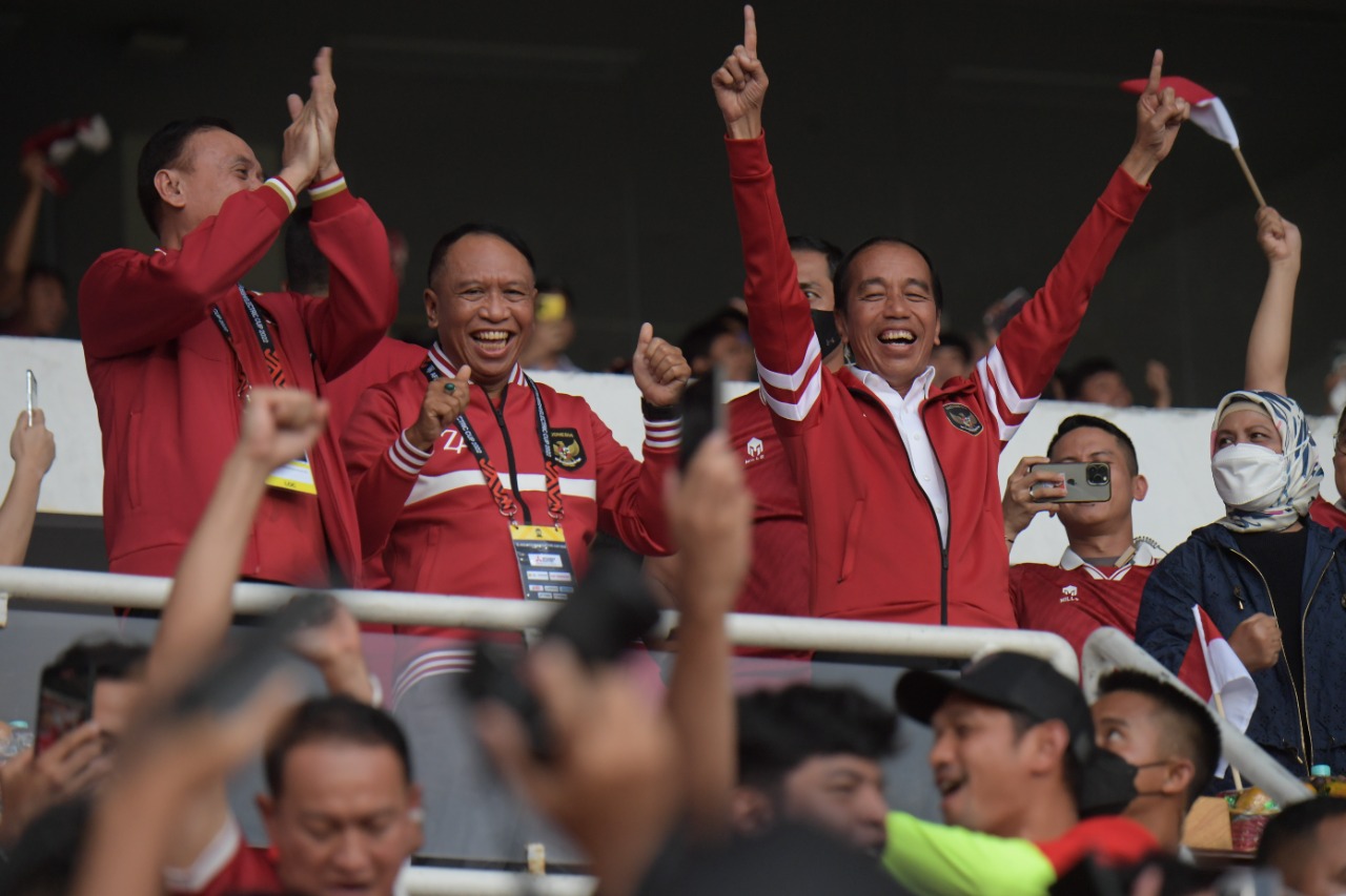 Menteri Pemuda dan Olahraga Republik Indonesia (Menpora RI) ikut mendampingi Presiden Jokowi dan Ibu Negara Iriana Jokowi menyaksikan serunya pertandingan Piala AFF Indonesia vs Thailand di Stadion Gelora Bung Karno, Senayan, Jakarta, Kamis (29/12) sore.