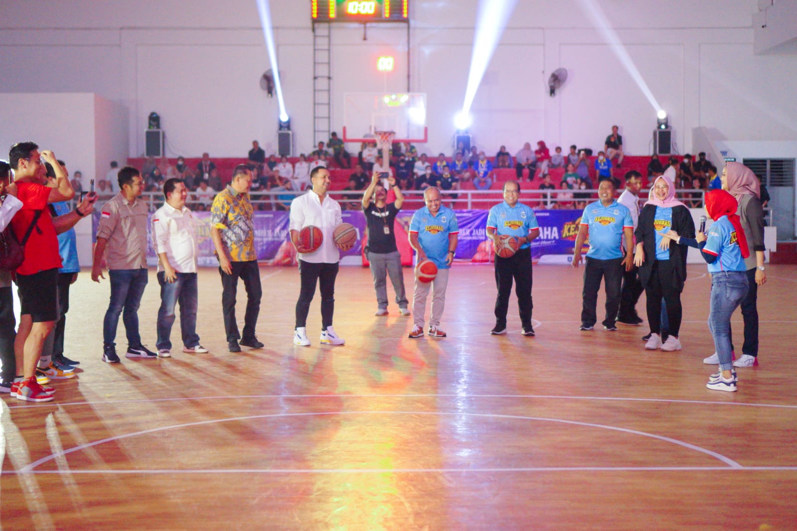 Kementerian Pemuda dan Olahraga Republik Indonesia (Kemenpora RI) memberikan apresiasi terhadap Pemkot Pangkalpinang yang menyukseskan Kejuaraan Nasional Bola Basket U-15. Ajang ini diharap bisa mendapatkan bibit-bibit atlet basket andalan. (foto:istimewa