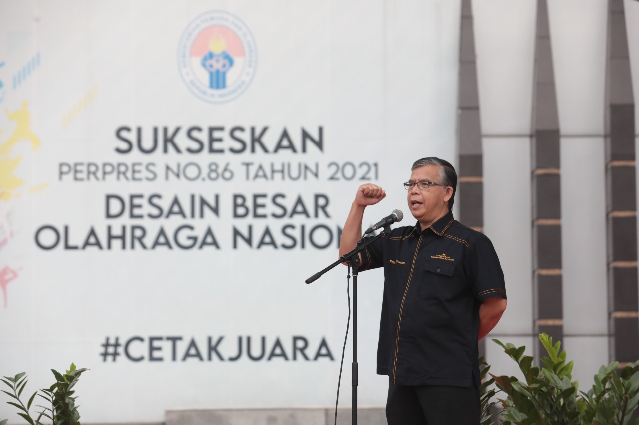 Kementerian Pemuda dan Olahraga Republik Indonesia (Kemenpora RI) menggelar apel pagi di halaman Kantor Kemenpora, Jakarta, Selasa (17/1) pagi. Sebagai pembina apel pagi ini dipimpin langsung oleh Sekretaris Deputi Bidang Pemberdayaan Pemuda Esa Sukmawija