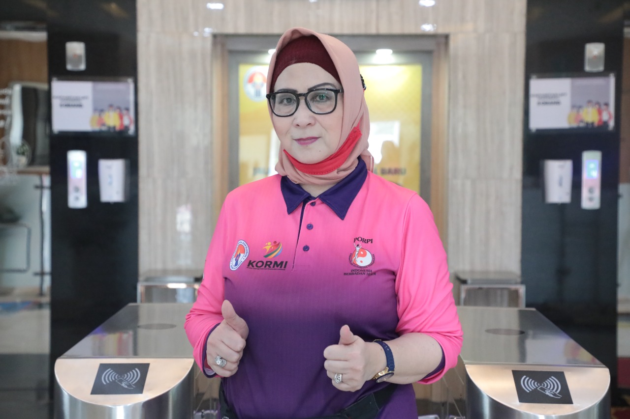 Ketua Umum Persatuan Olahraga Pernafasan Indonesia (PORPI) Perdaningrum Yuniarti mengapreasiasi Kemenpora yang selalu tanpa henti memberikan motivasi untuk hidup sehat dan bugar kepada masyarakat melalui senam Hari Krida.(foto:putra/kemenpora.go.id)