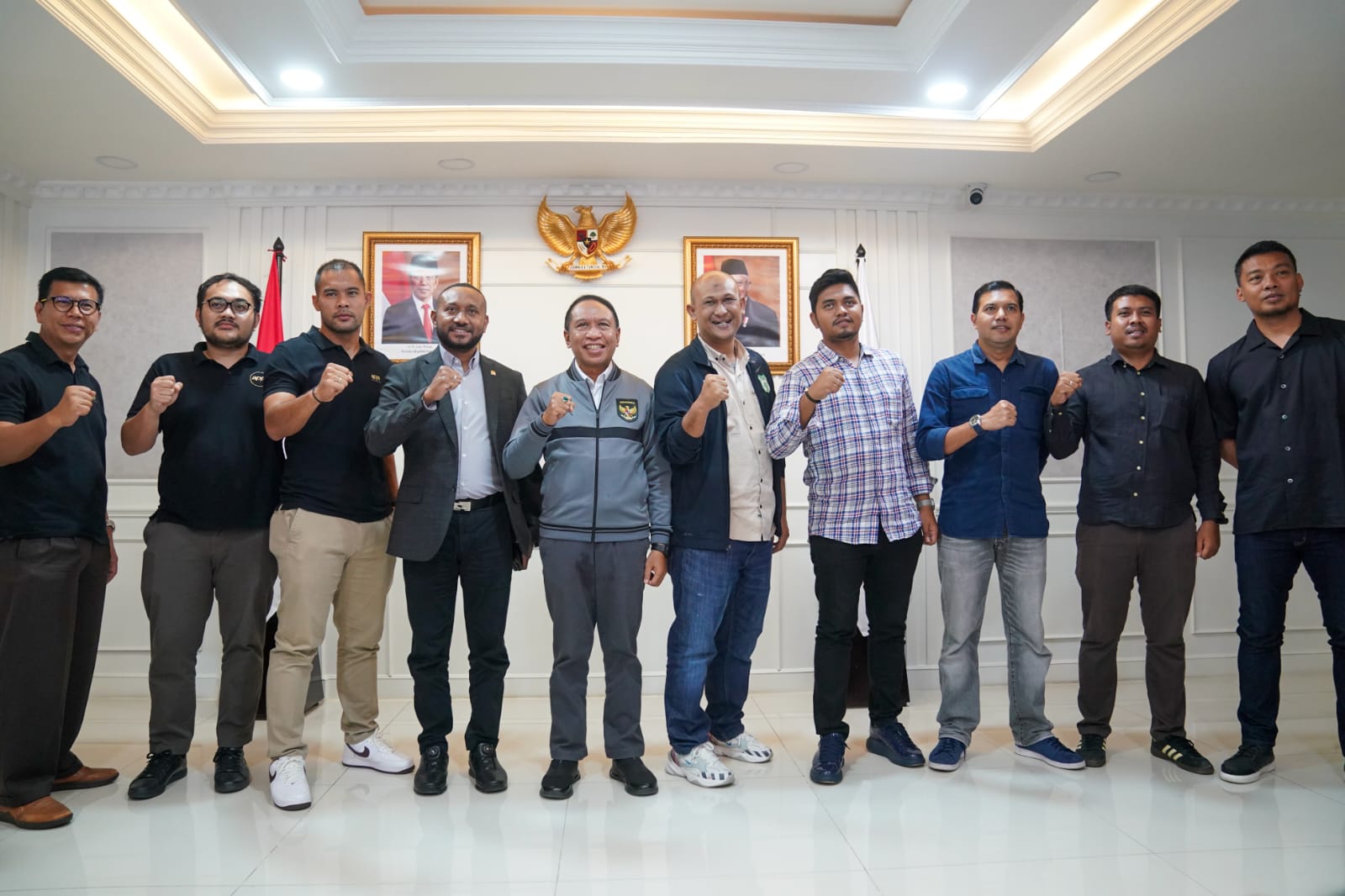 Menteri Pemuda dan Olahraga Republik Indonesia (Menpora RI) Zainudin Amali, hari Senin (30/1) siang menerima audiensi dari perwakilan klub-klub sepak bola Liga 2 dan Asosiasi Pesepakbola Profesional Indonesia (APPI), di ruang kerjanya lantai 10 Kantor Kem