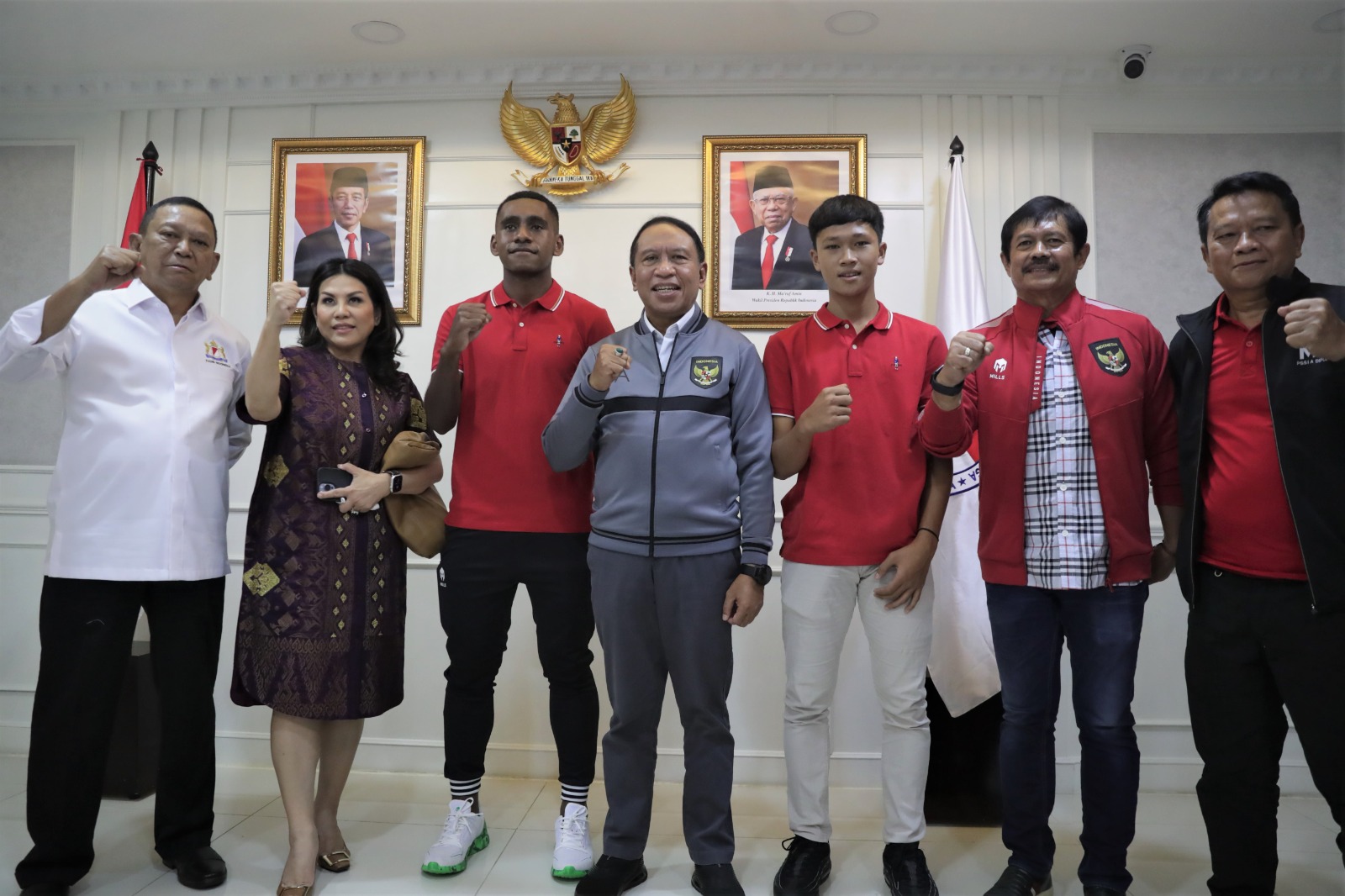 Menteri Pemuda dan Olahraga Republik Indonesia (Menpora RI) Zainudin Amali mengapresiasi Kamar Dagang dan Industri Indonesia (KADIN) yang bekerja sama dengan PSSI untuk mengirimkan dua pemain muda Iqbal Gwijangge dan Eriko Sulastiano ke Hungaria. (foto:ra